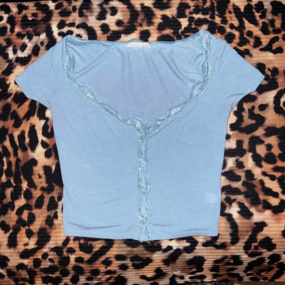 BABY BLUE LACE TRIM BUTTON UP CROP TOP